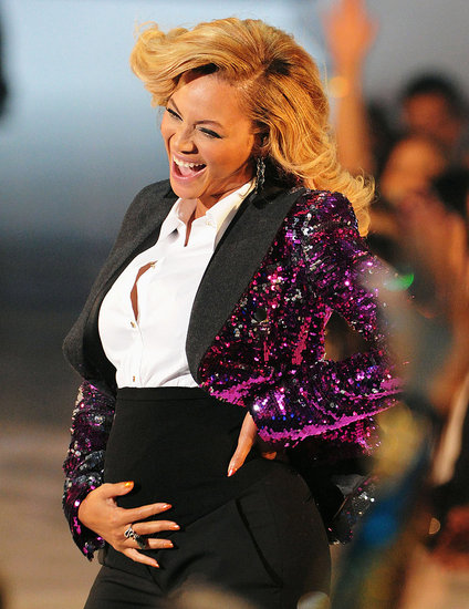 Beyonce Knowles Pregnant Pictures Performing at VMA Awards